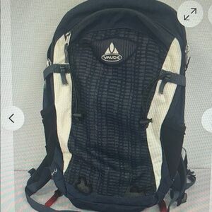 Vaude Tremalzo 22 Backpack Blue Cover Biking Hiking Lightweight Ventilated